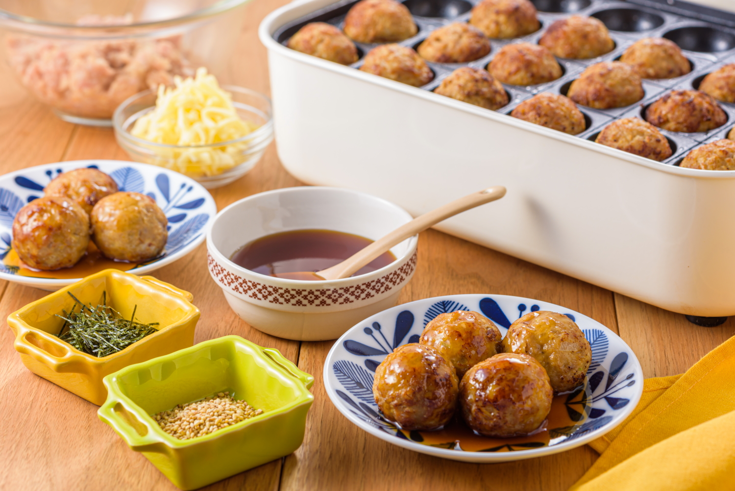 たこ焼き器でつくる！　甘酢あんの肉団子