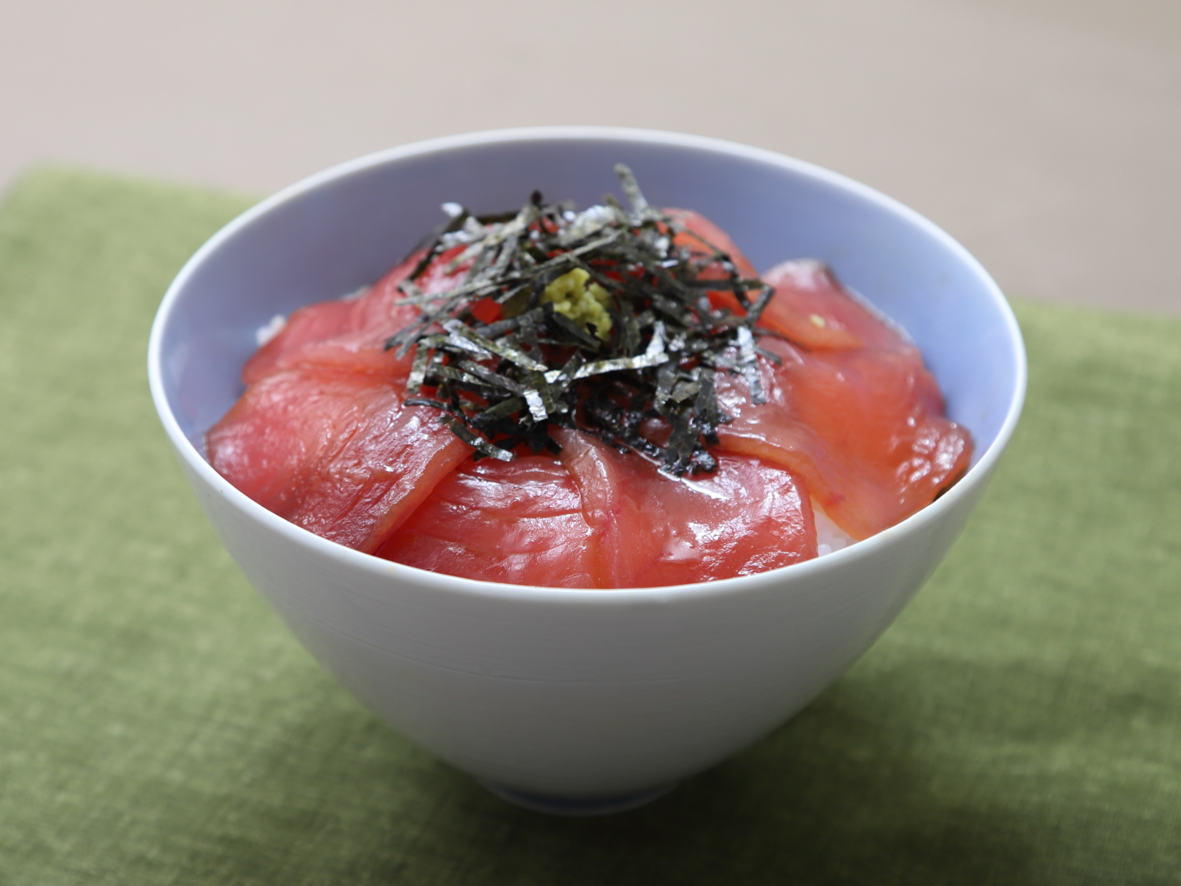 だしの効いたまぐろの漬け丼