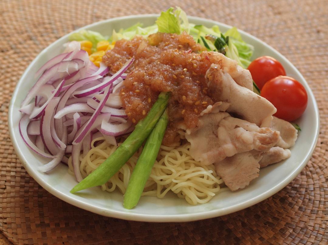 紫たまねぎのラーメンサラダ　ごまぽん酢風味