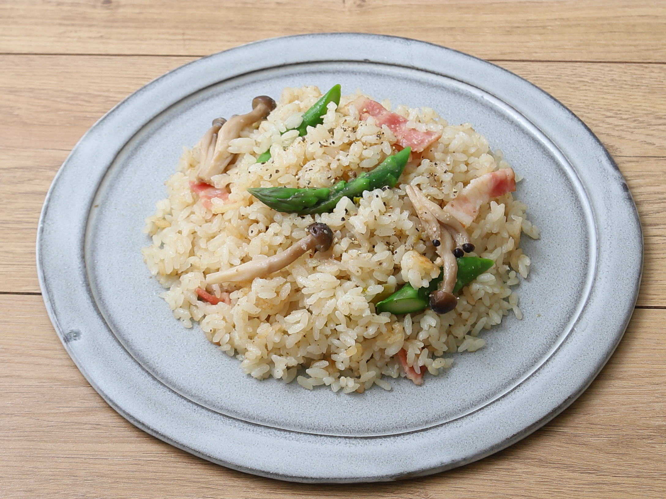 アスパラベーコンの洋風炊き込みご飯