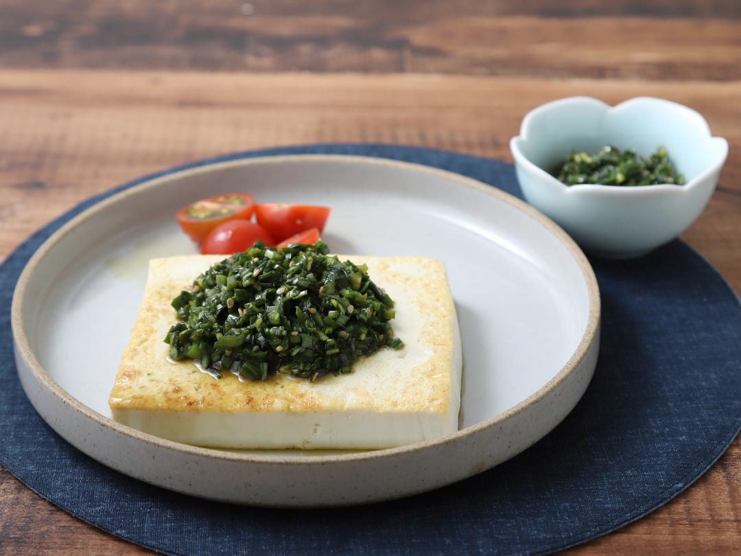 簡単！にらダレで味わう　豆腐ステーキのレシピ・作り方