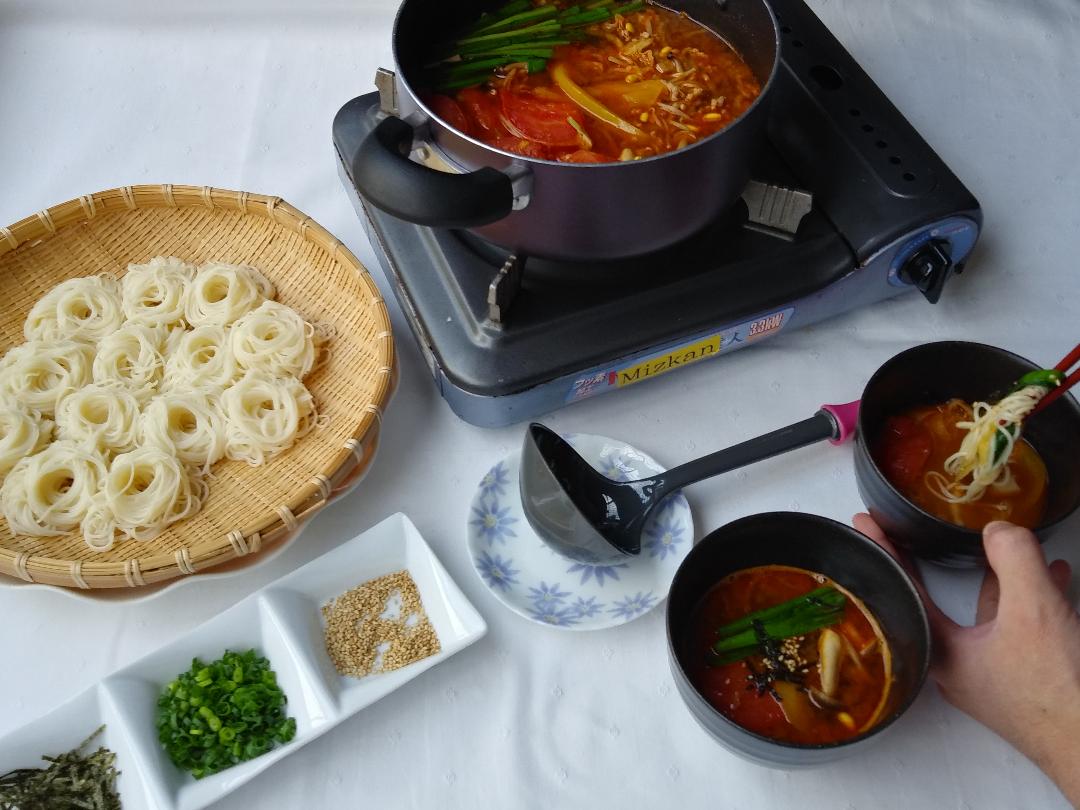 夏鍋　で　つけそうめん（キムチ）