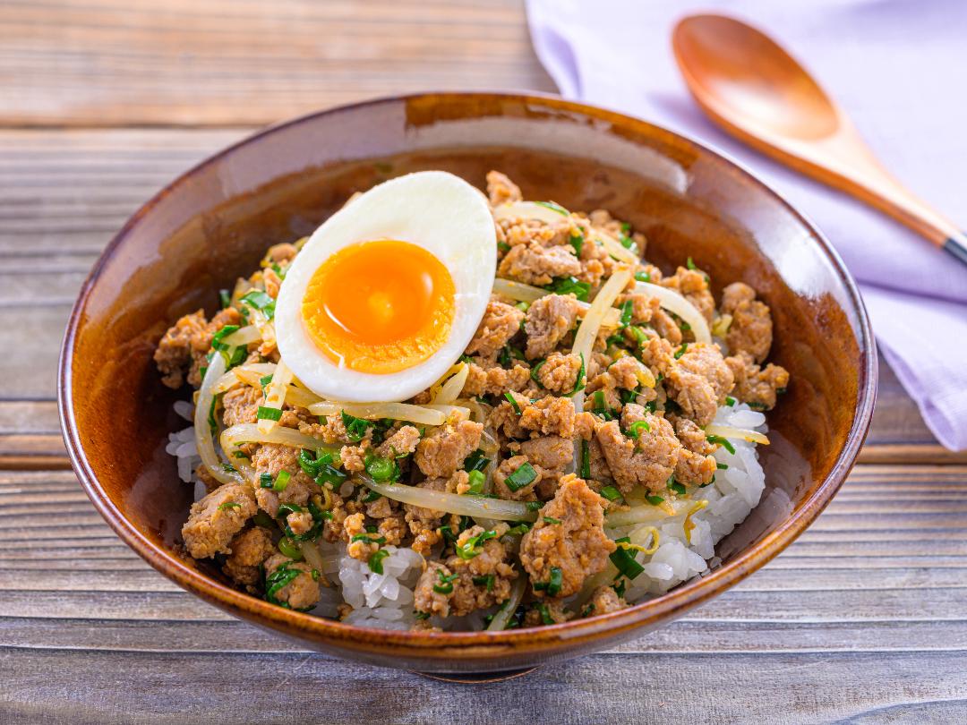 【下味冷凍】　キムチ風味のひき肉もやし炒め丼