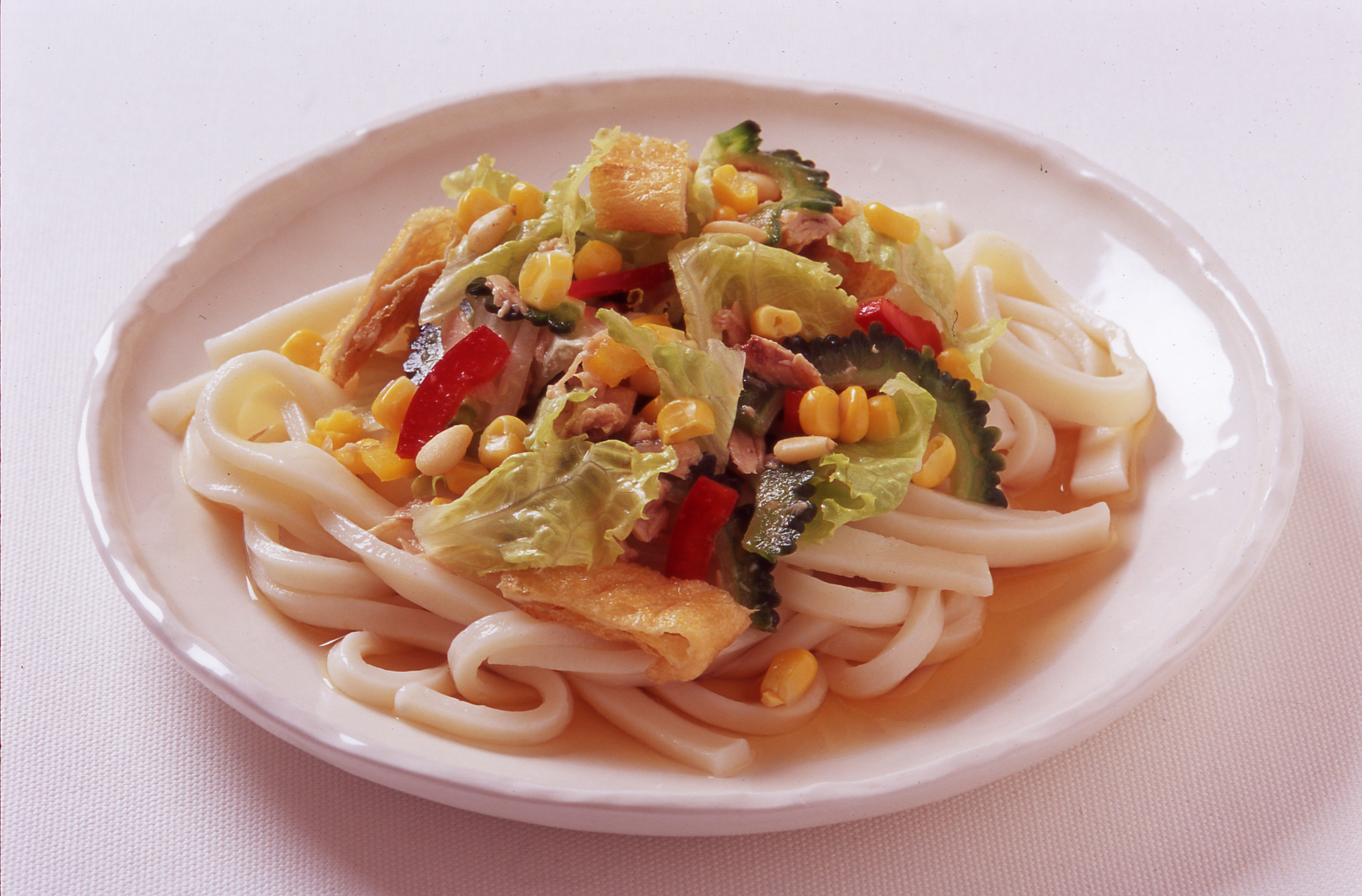 夏野菜と油揚げの冷やしうどん