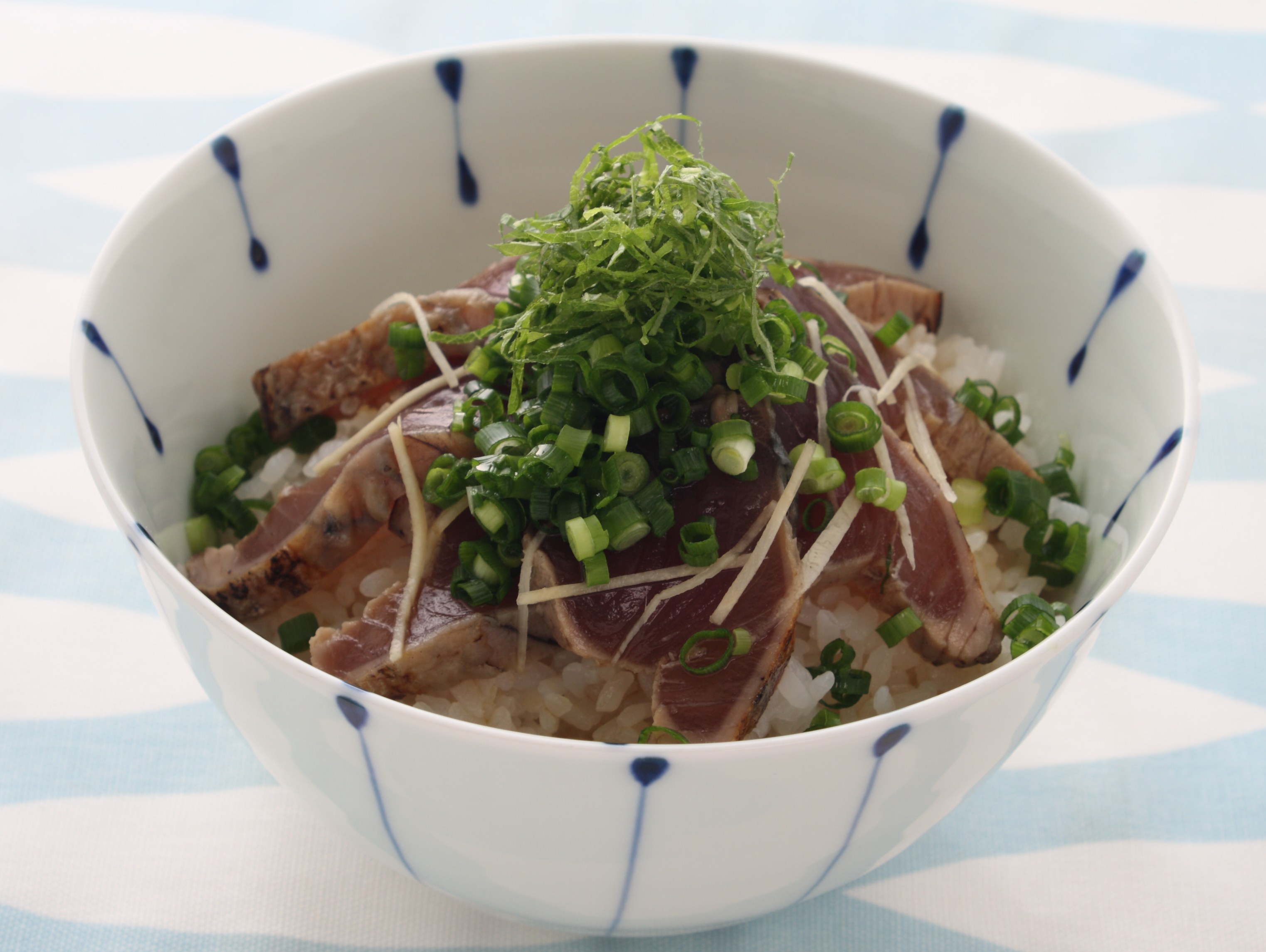 かつおのたたきの寿司丼