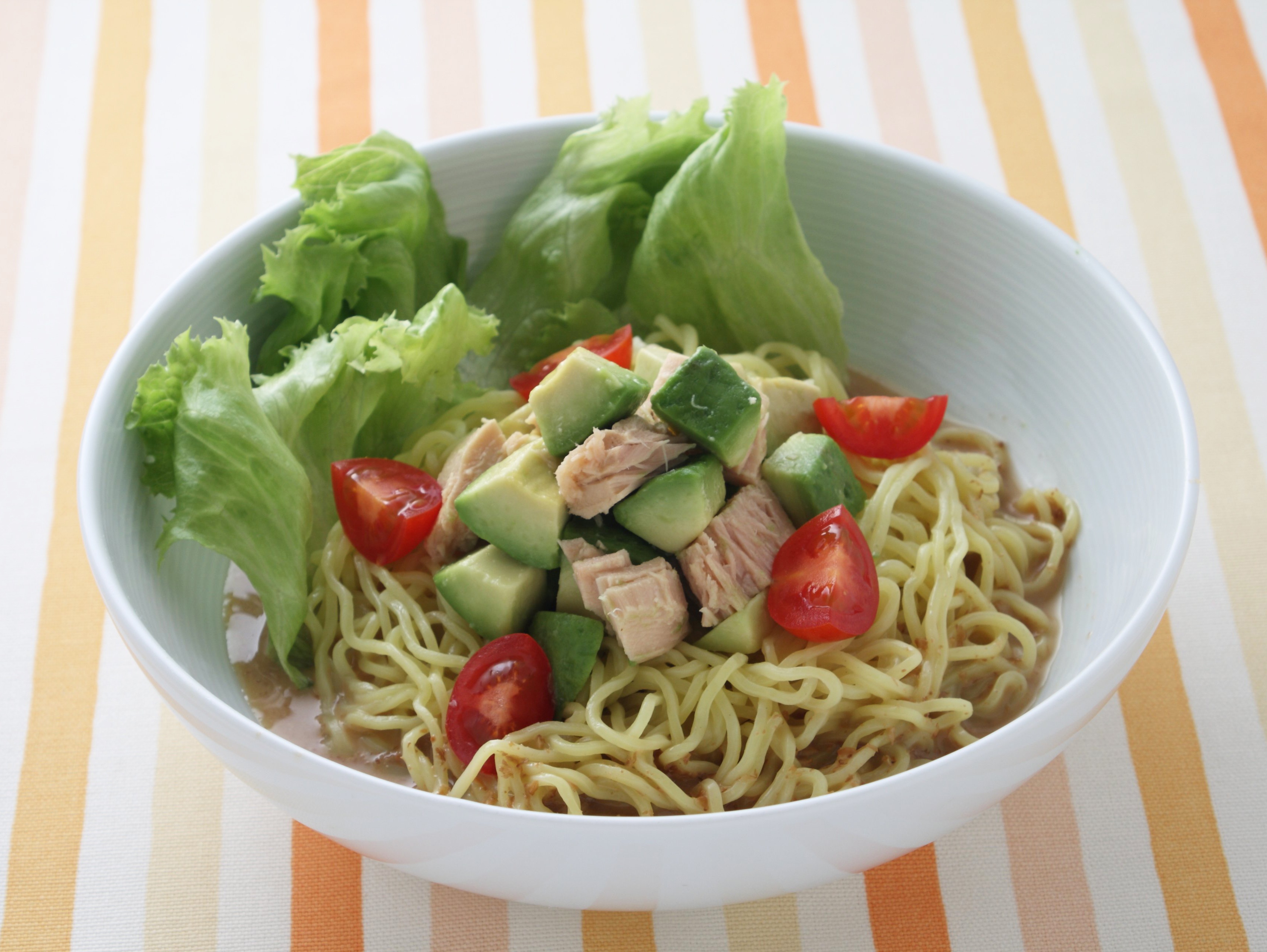 ツナとアボカドのサラダ麺