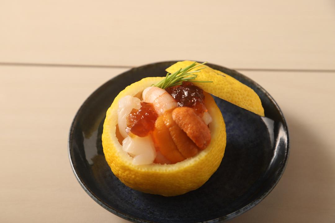 ゆず釜で豪華海鮮盛りぽん酢ジュレ添え