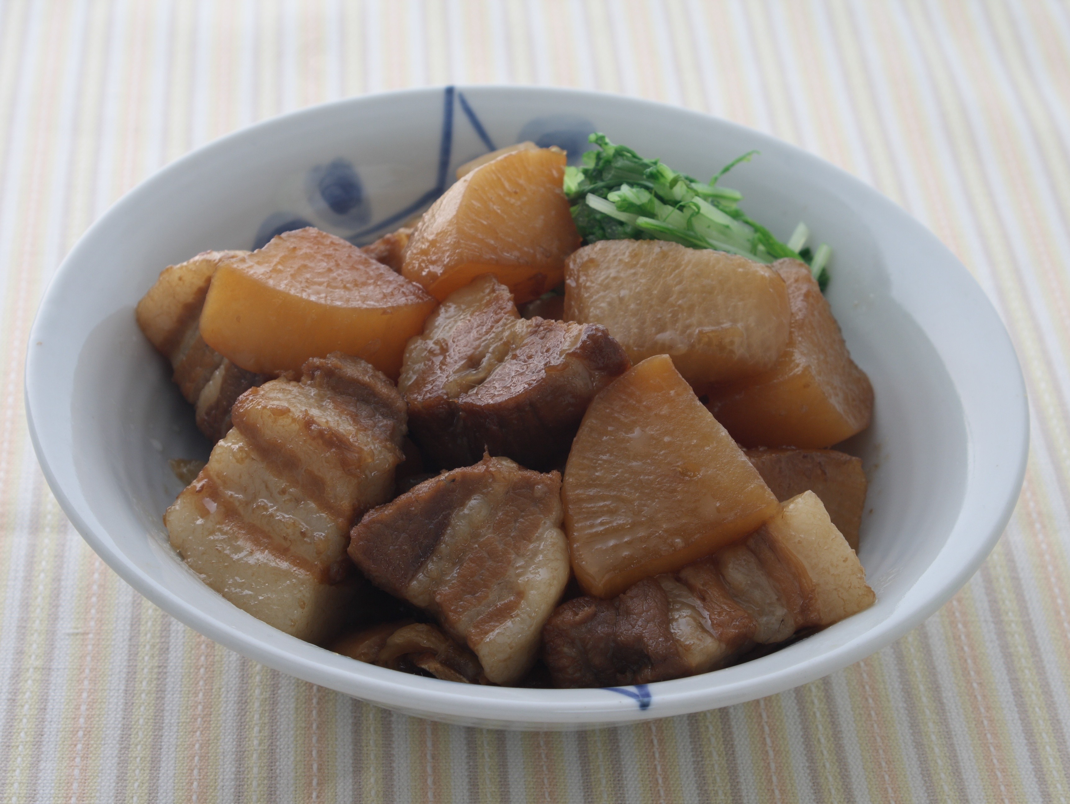 豚バラ肉と大根の煮物