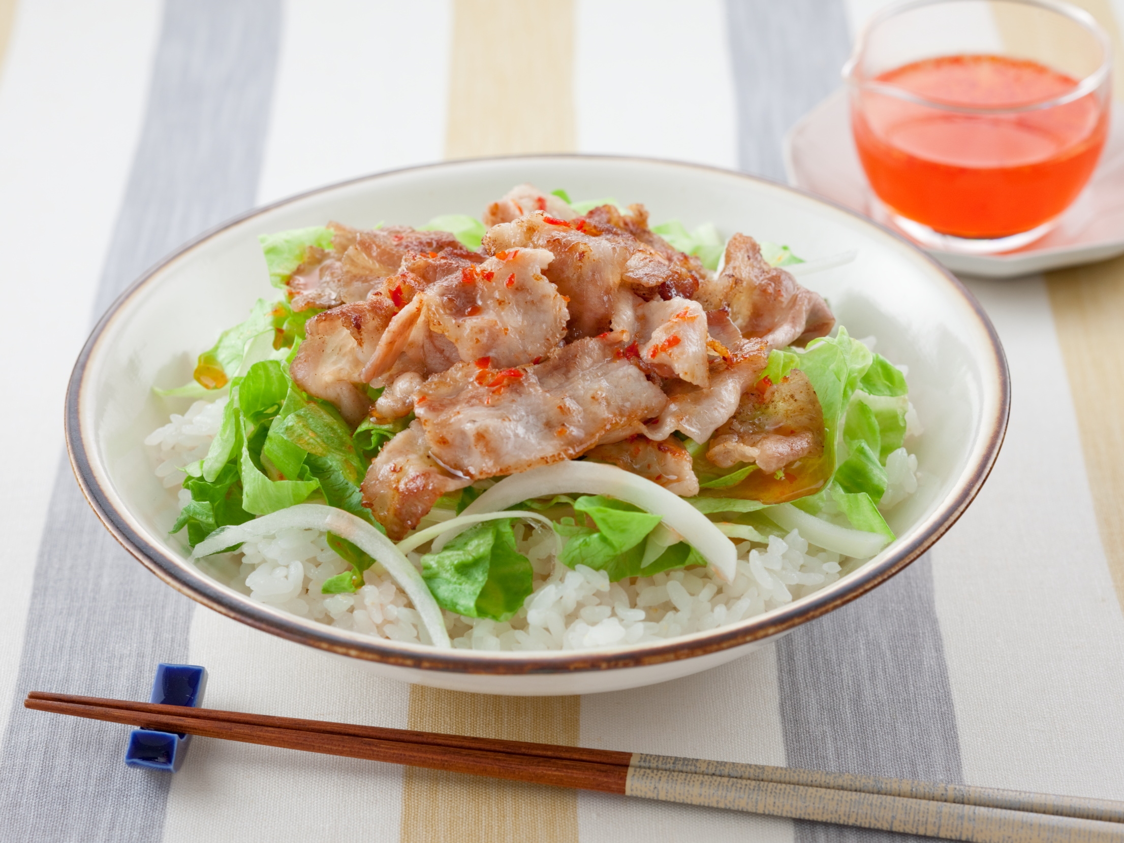 カリカリ豚バラのさっぱりすし丼