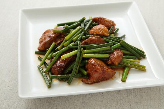 レバーとにんにくのチリソース炒め