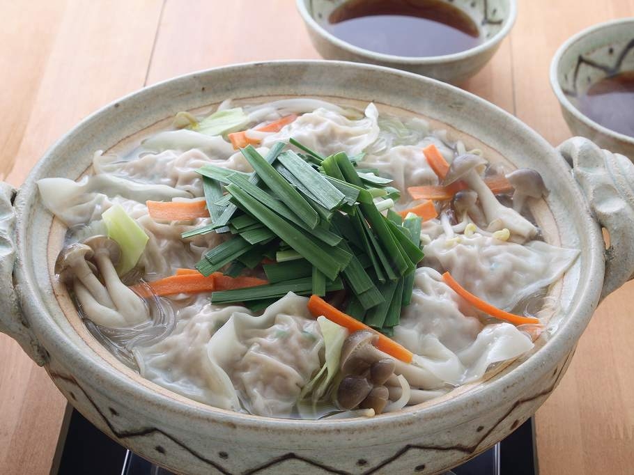 えびと豚ひき肉のジューシー餃子鍋のレシピ・作り方