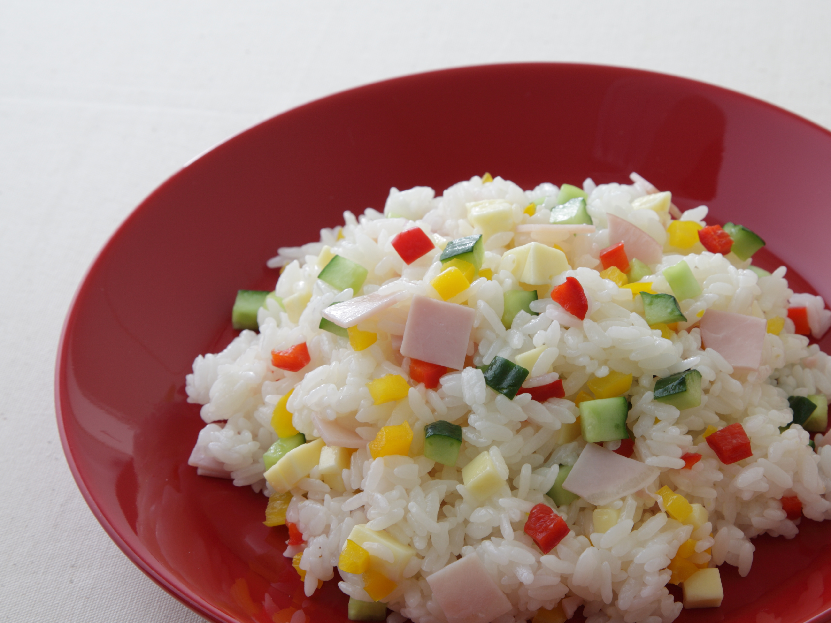 パプリカのピクルスでライスサラダ