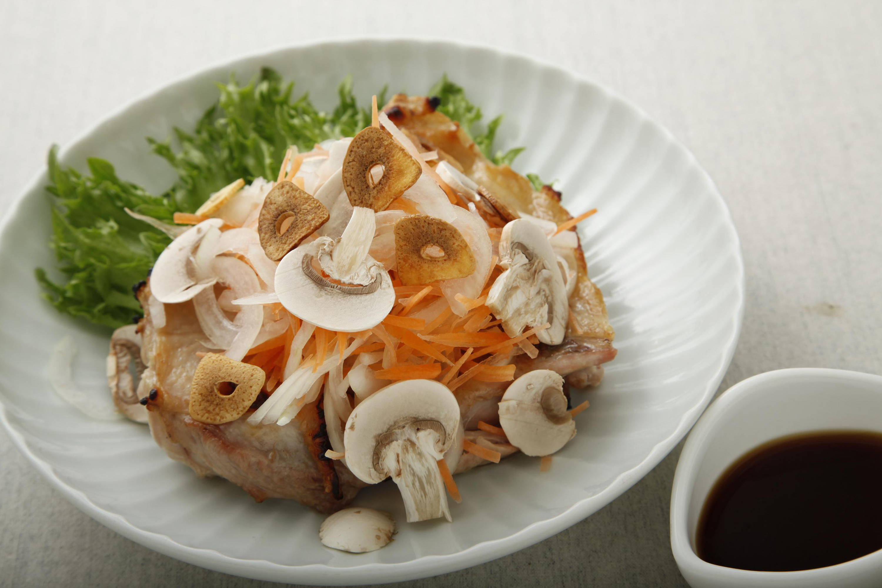 炙り鶏肉とマッシュルームのぽん酢がけ