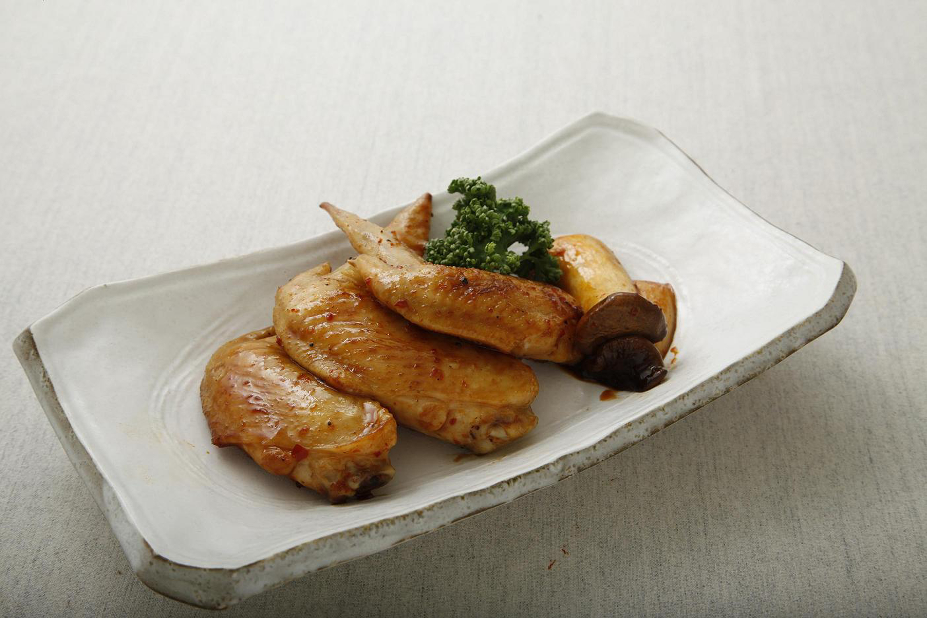 手羽先とエリンギのピリ辛焼き