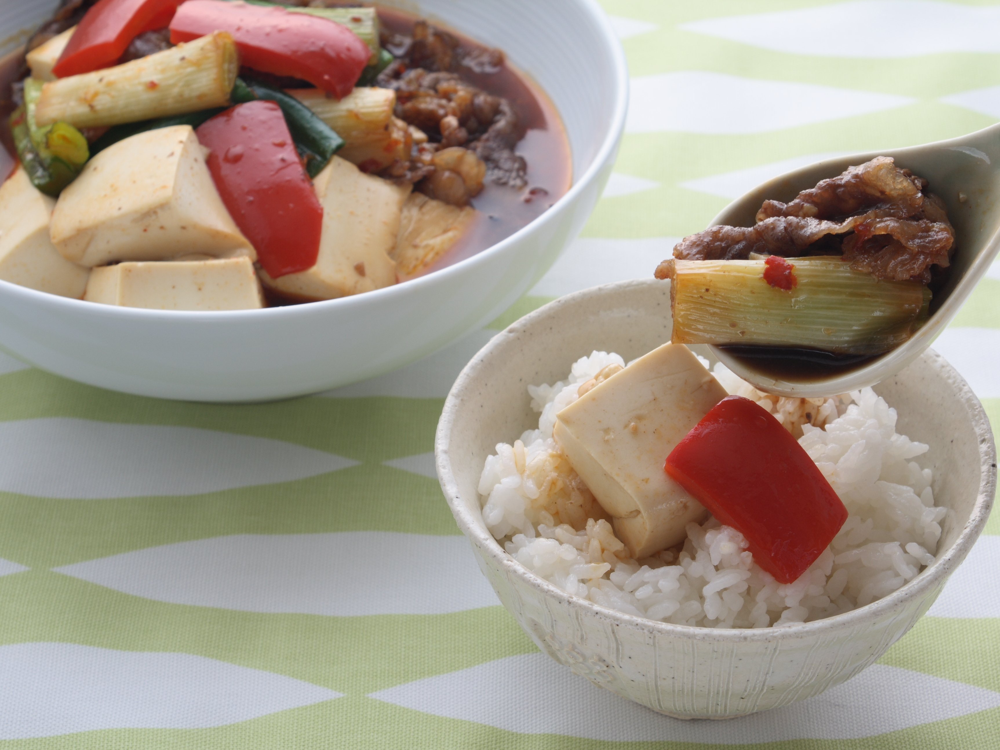 ごはんにのせるピリ辛肉豆腐