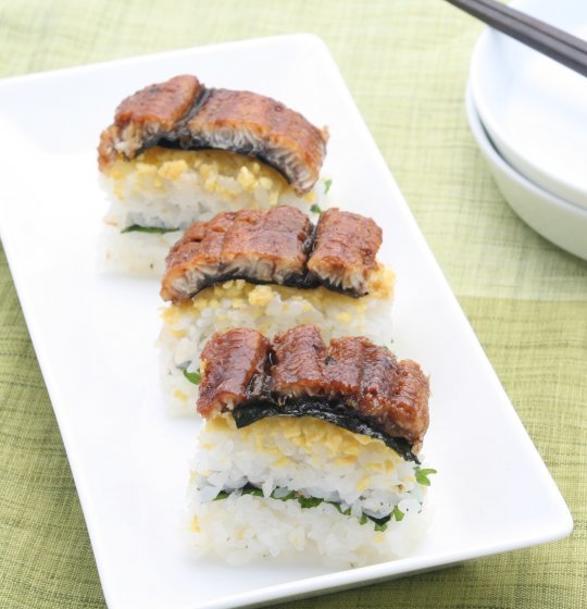 お弁当箱で作るうなぎの押し寿司のレシピ・作り方