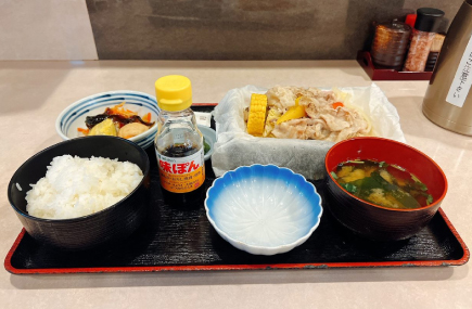 豚肉と野菜の紙包み蒸し