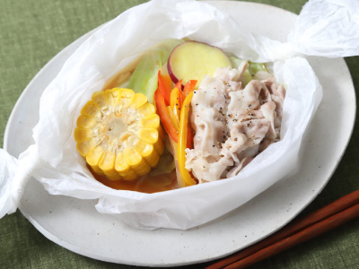 豚肉と野菜の紙包み蒸し