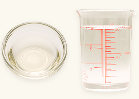 酢 大さじ1：水 1カップ色止めに効く基本の酢水の割合は、酢大さじ1：水１カップ。これで素材の色を保ちます。