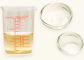 酢 1/2カップ：砂糖 大さじ3：塩 少々 色止めに効く基本の酢水の割合は、酢大さじ1：水１カップ。これで素材の色を保ちます。