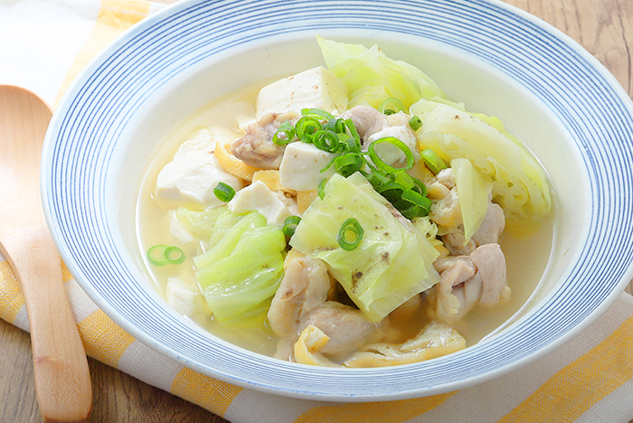 レンジで作る鶏肉とキャベツのあっさりあごだしスープ　レシピ画像