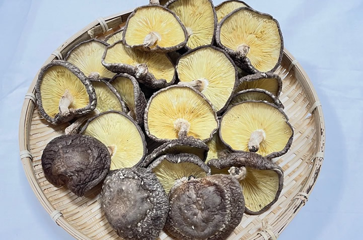 地元産の干し椎茸