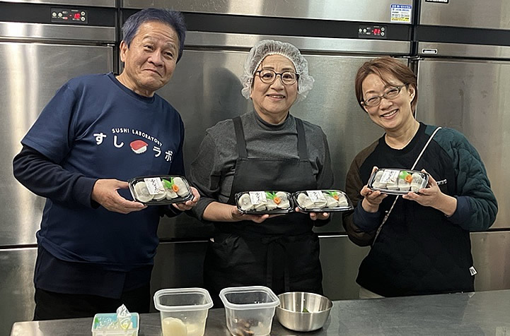 稲田さんとすしラボチームで記念写真