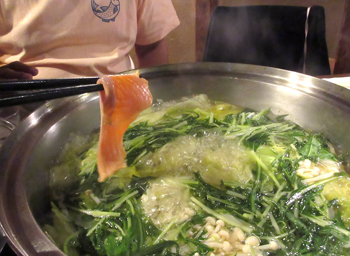 「神戸元気サーモン」をしゃぶしゃぶして食べる