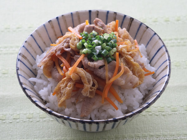 豚こま肉と油揚げのプチどんぶり