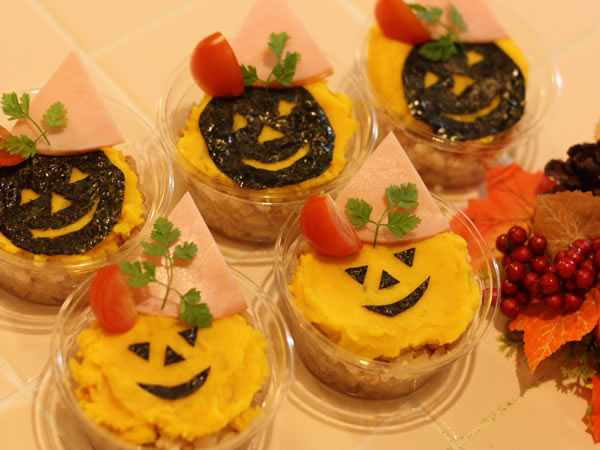 ハロウィンのにこにこかぼちゃカップ寿司