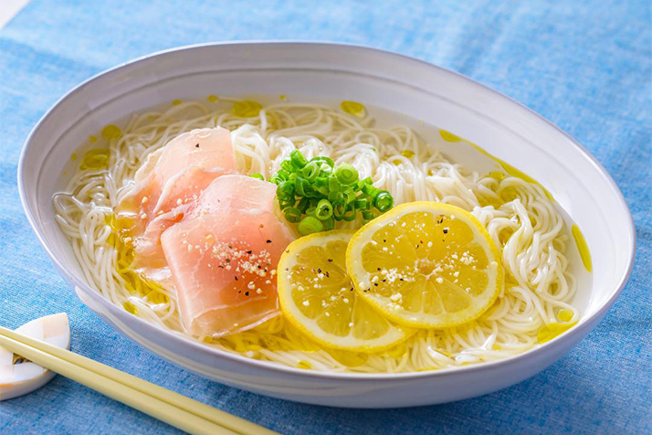 白だしで作る！爽やかレモンオリーブそうめん